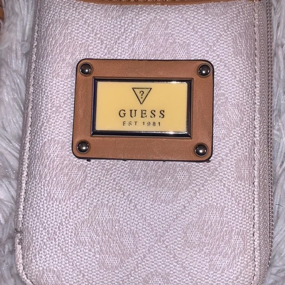 💥GUESS WRISTLET💥 - Picture 2 of 13